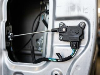 au2TEK centrall�s montering til varebil og �ldre biler