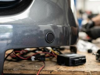 au2TEK montering af parkeringssensorer for og bag
