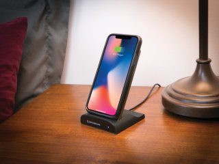 Opladere er blevet en del af indretningen.