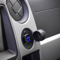 Revolt dobbel 12W USB billader - sort