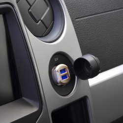 Revolt dobbel 12W USB billader - hvid/guld