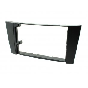 2-DIN radioramme Mercedes E W211 uden monteringsdele.