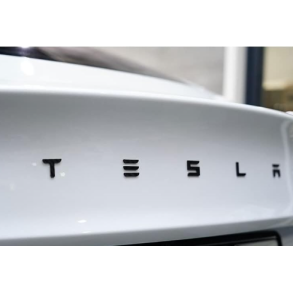 Logo bogstaver i mat sort - Tesla 3/Y